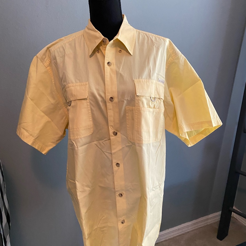 Men’s Columbia shirt